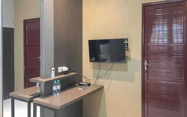 RedDoorz near Wisata Paribendo Lawang