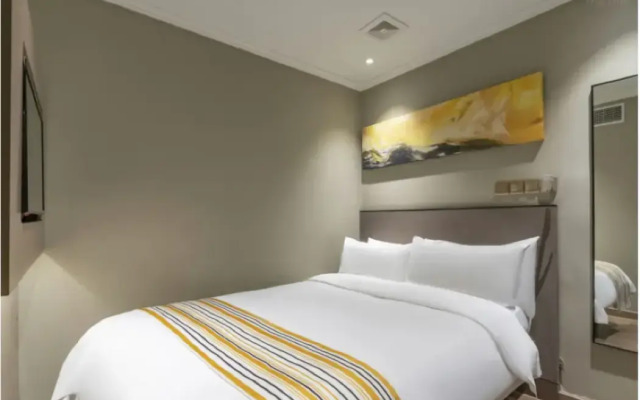 Home Inn Plus Shanghai Huaihai Road Sinan Road