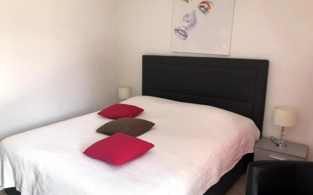 Amelia – Guest Rooms – Port-Valais
