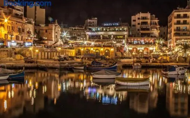 Modern Studio Central Location