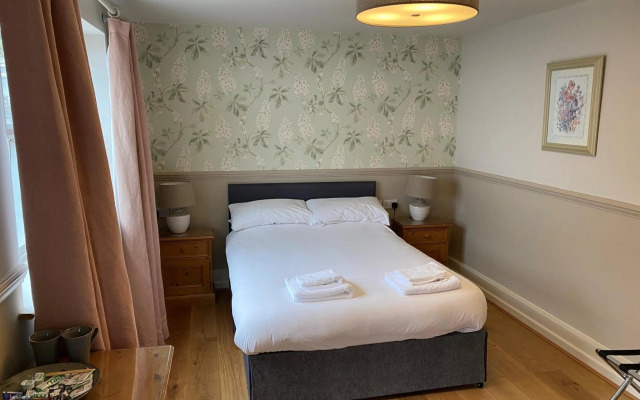 The Bullshead, Arthingworth House B&B