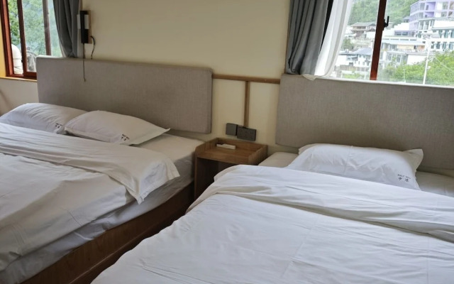 Tiger Leaping Half Way Guest House