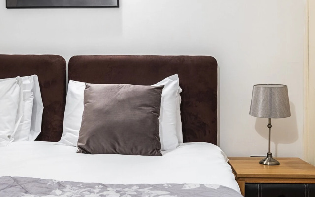 Shelton Apartment, London