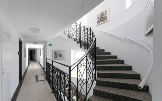 Studio-Apartment between Schoenbrunn & the City Center (15)