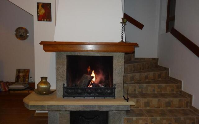 Guest House Ivanini Houses