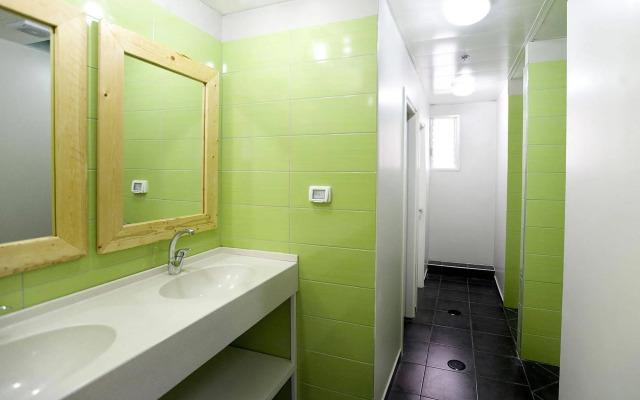 Little Tel-Aviv Hostel