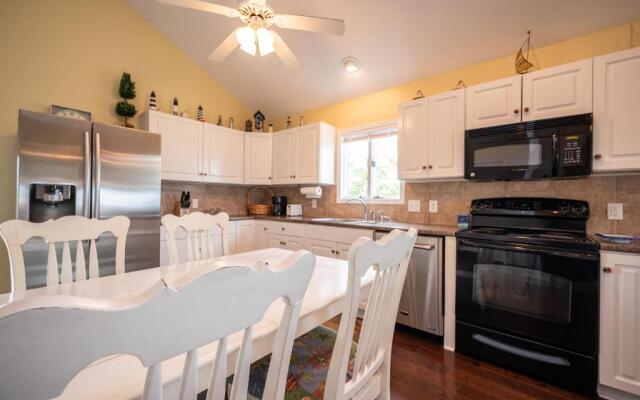 Sound Bite by Oak Island Accommodations