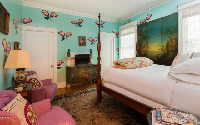 Pomegranate Inn
