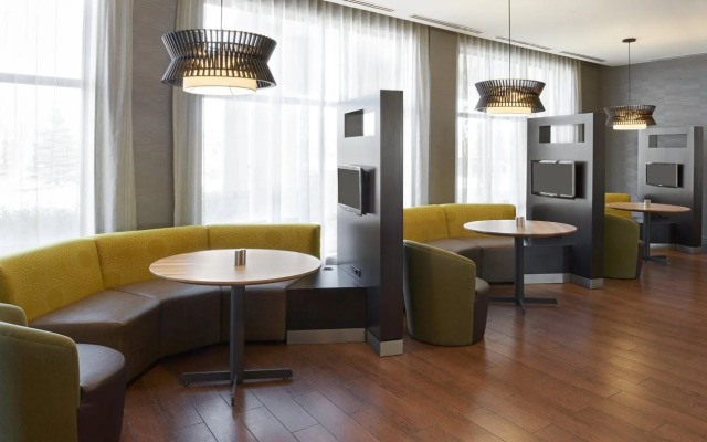 Courtyard by Marriott Kingston Highway 401/Division Street