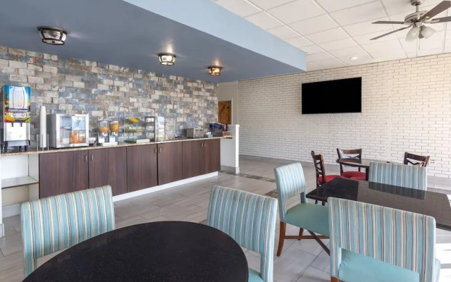 Super 8 by Wyndham Riverside AL