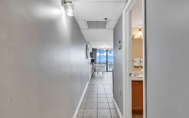 Hosteeva Oceanview Condos
