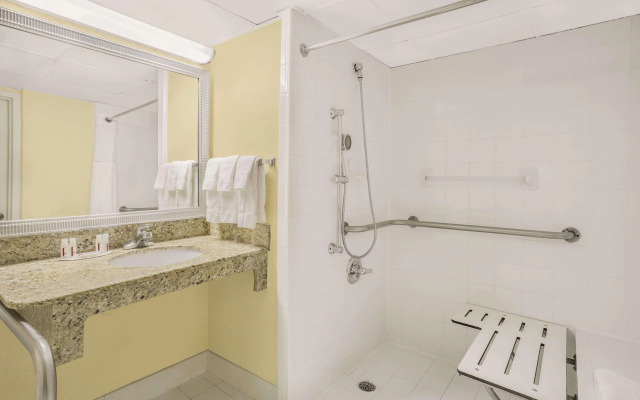 Ramada Plaza by Wyndham Fayetteville Fort Bragg Area