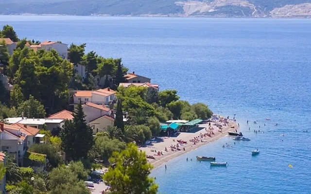 Ana - Free Parking - SA2