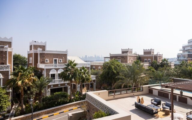 Lux 5BR Townhouse in Balqise Residence