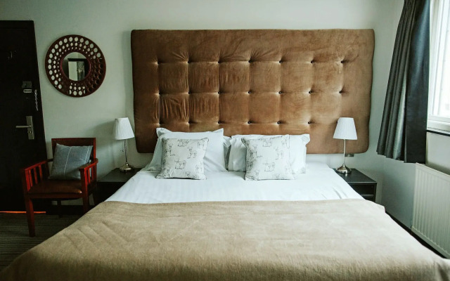 Sinclair's Bar, Lounge & Rooms