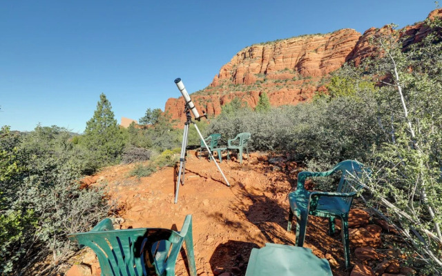 Amazing Views & On-site Hiking: Sedona Studio