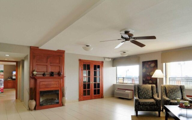 Econo Lodge Inn & Suites Oconto