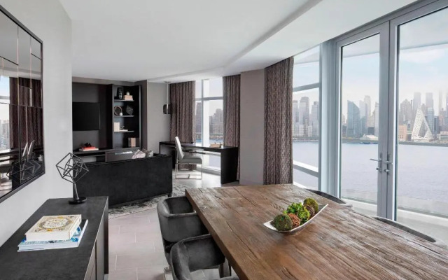 Envue, Autograph Collection