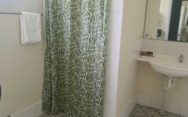 Valley View Motel – Bathroom – Murrurundi