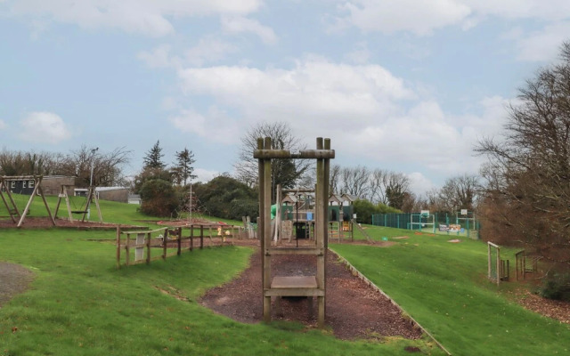 6 Manor Park