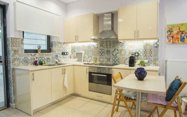 Porto Rafti view by Akroploron