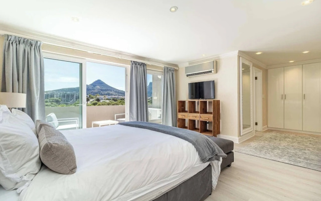 Beachfront Villa, Beach Club, Houtbay