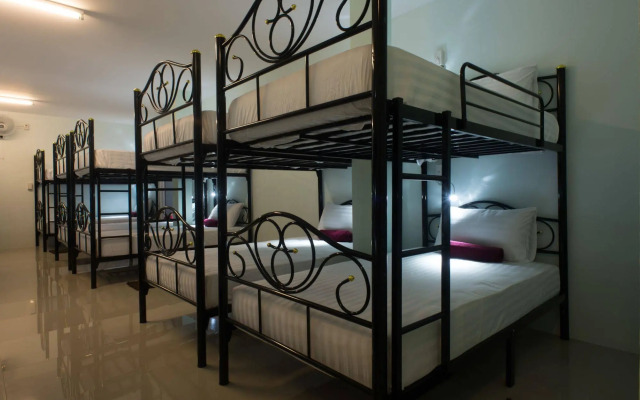 Plan B Hotel - Hostel