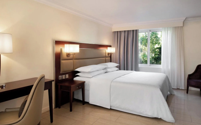 Sheraton Samoa Aggie Grey's Hotel & Bungalows