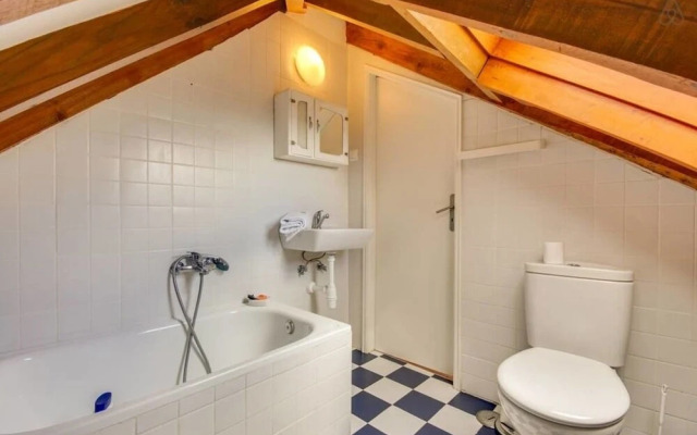 Charming, Light-filled Loft Apartment in Alfama