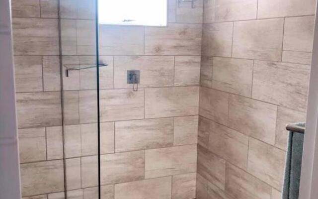 Newly Renovated 2 bed Apartment - Kingston Estate