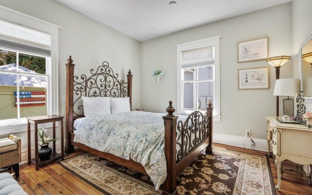 Casa Doble - Two Units, One Location!
