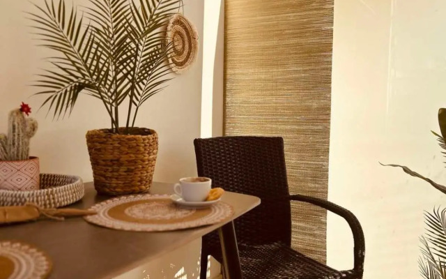 Central & Comfortable, with Acropolis view