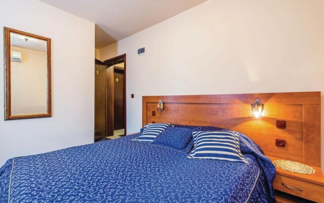 Beautiful Home in Metajna With Wifi and 14 Bedrooms