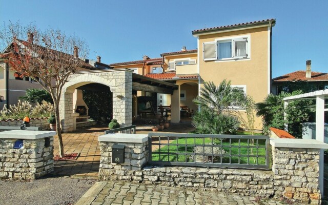 Beautiful Home in Umag With Wifi and 2 Bedrooms