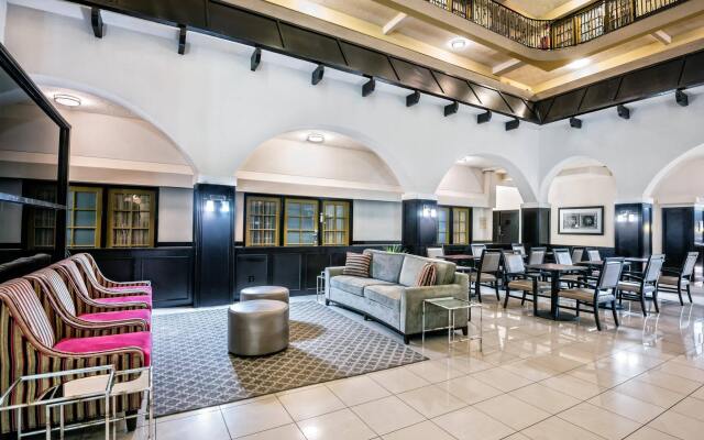 Crowne Plaza Suites Houston Southwest