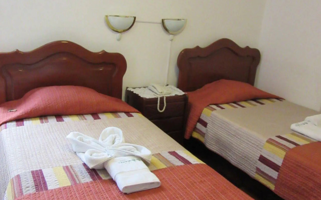 Las Palmeras Inn