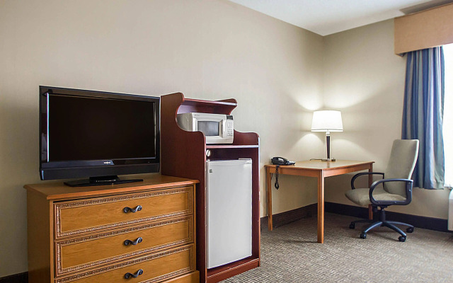 Quality Inn & Suites Fishkill South near I-84
