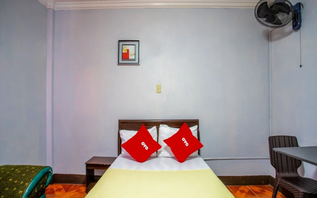 OYO 812 Laura's Hotel