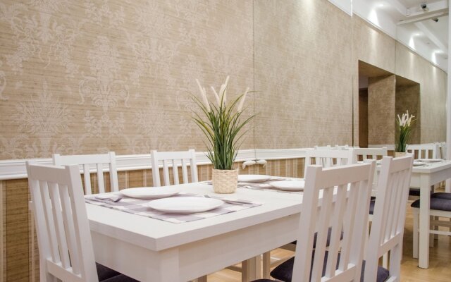 Bridge Old Town Hostel