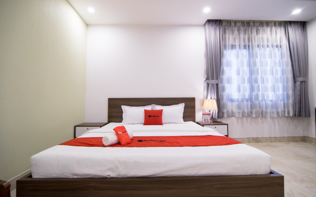 RedDoorz Premium near Hang Xanh