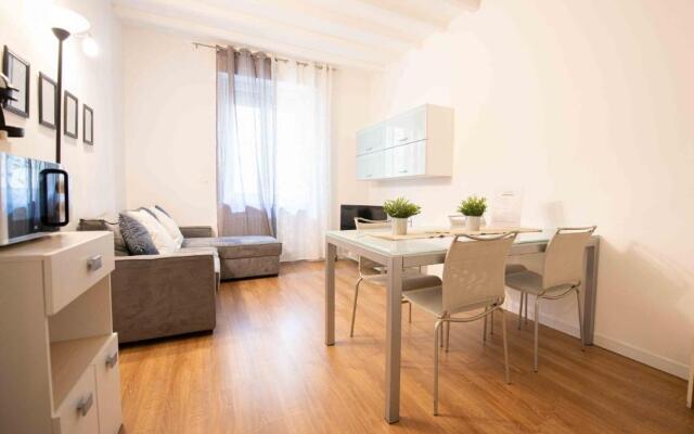 Leoncino Apartment