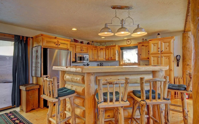 Barton  4 Bedroom Home by RedAwning