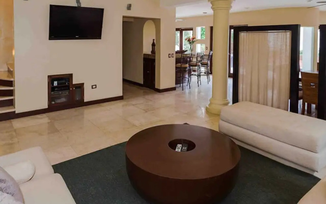 Hermosa Mayette Villa by ChezPlaya