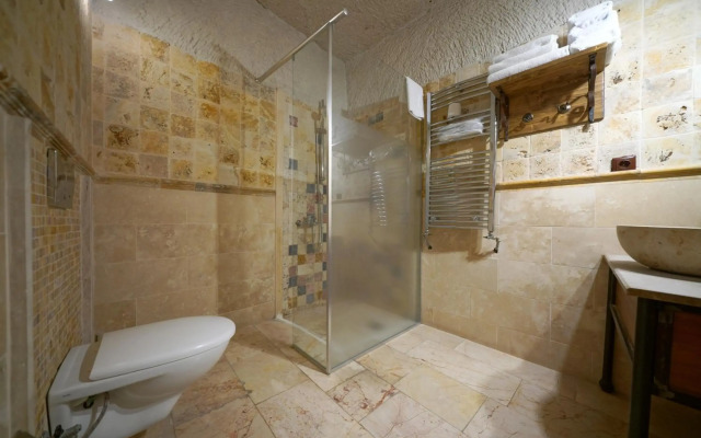 Elite Cave Suites