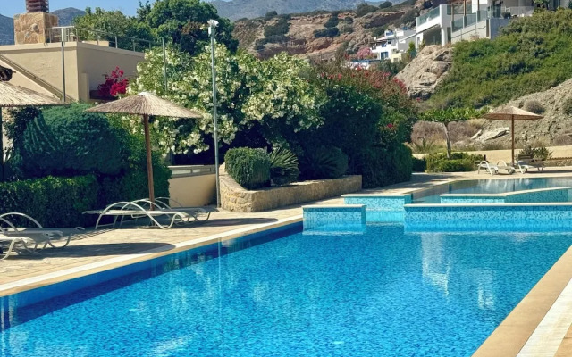 Elegant, Modern With Shared Swimming Pools