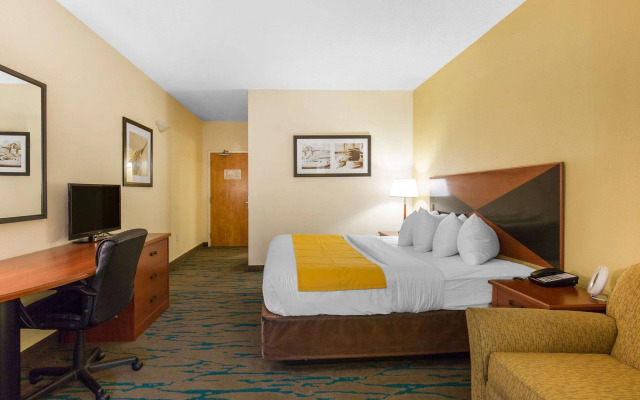 Gateway Hotel & Suites, Ascend Hotel Collection
