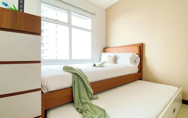 Homey And Comfort 2Br Green Bay Condominium Apartment