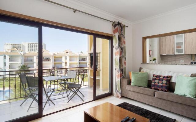 2 Bed Apartment, Quarteira, 10 Min walk to Vilamoura