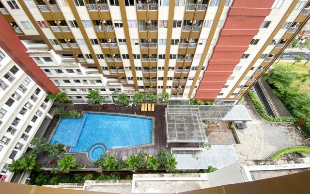 Modern Look Studio Room at LRT City Jatibening Apartment