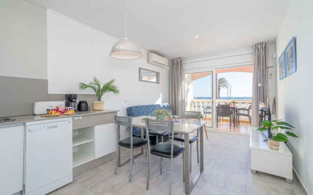 Beachfront Stay With Sea Views & Wi-fi